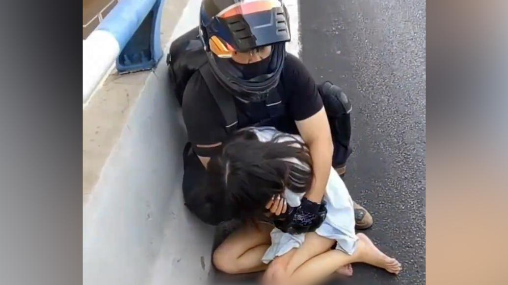 两位摩友救下轻生女孩 两位摩友救下轻生女孩