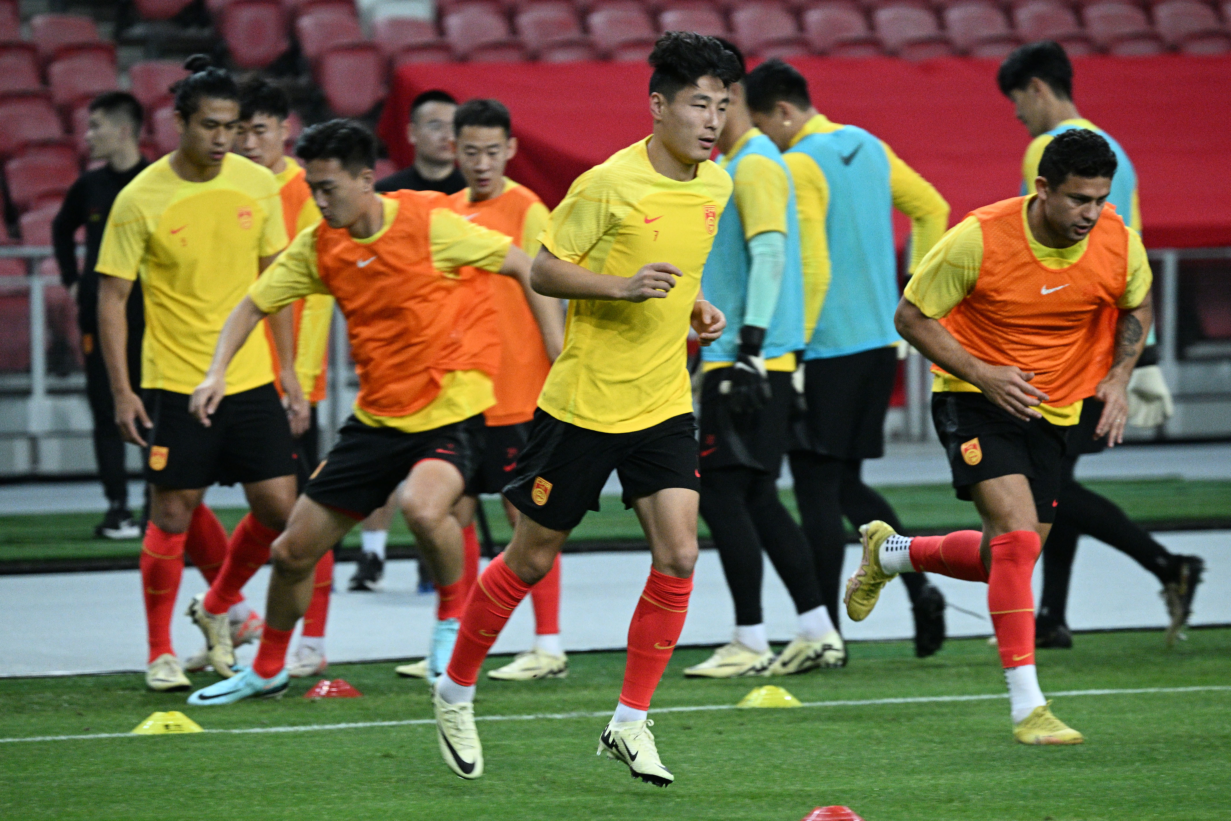中国男足备战2026年亚洲杯，挑战与机遇并存