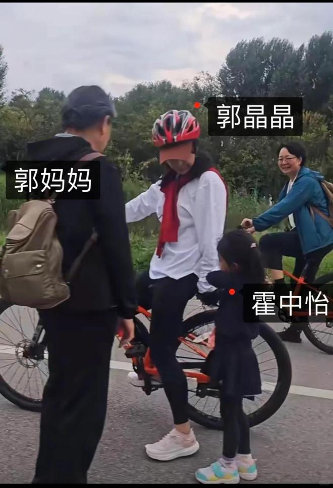 霍震霆巴士巡游遇大风淡定掏梳子，生活中的小智慧
